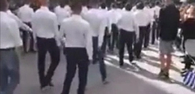 Αλητεία: Αναρχικοί και ακροαριστεροί απειλούν τη ζωή των παιδιών του 1ου ΓΕΛ Γέρακα επειδή παρέλασαν με το «Μακεδονία ξακουστή»! (εικόνες)